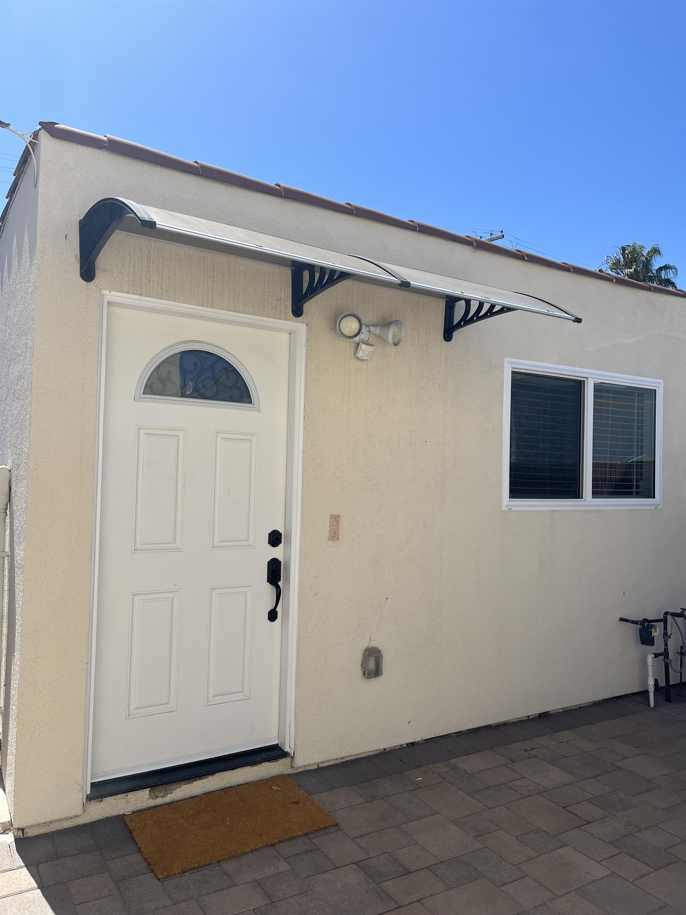 6301 South Harcourt Avenue - 1